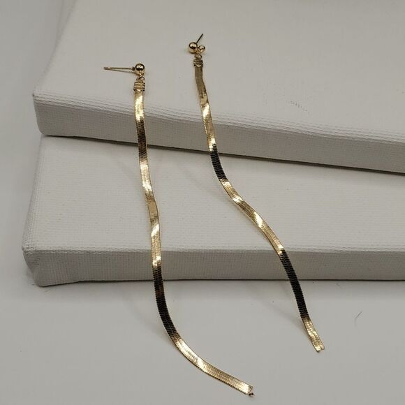 NEW GOLDEN SNAKE CHAIN DANGLE EARRINGS - Picture 2 of 7